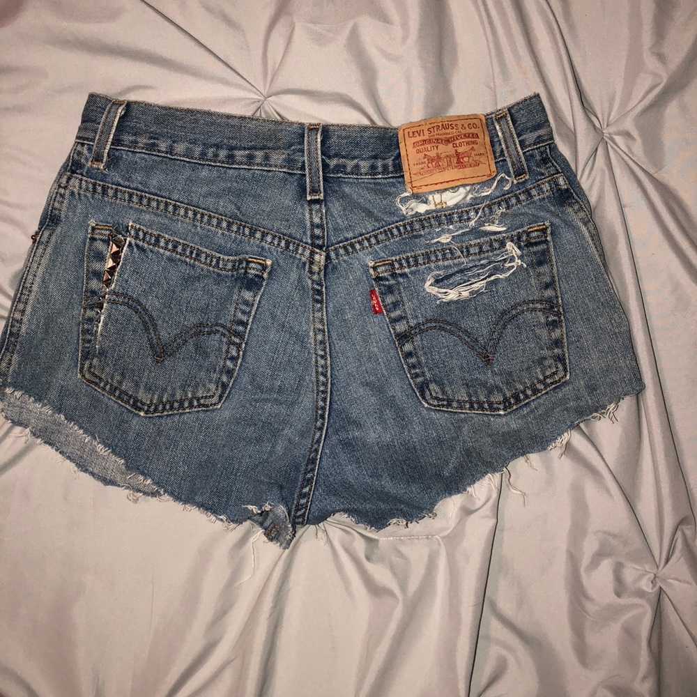 Levi Shorts - Picture 2 of 7